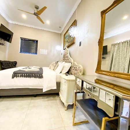 Le Grant Guesthhouse Aparthotel Kroonstad Exteriör bild