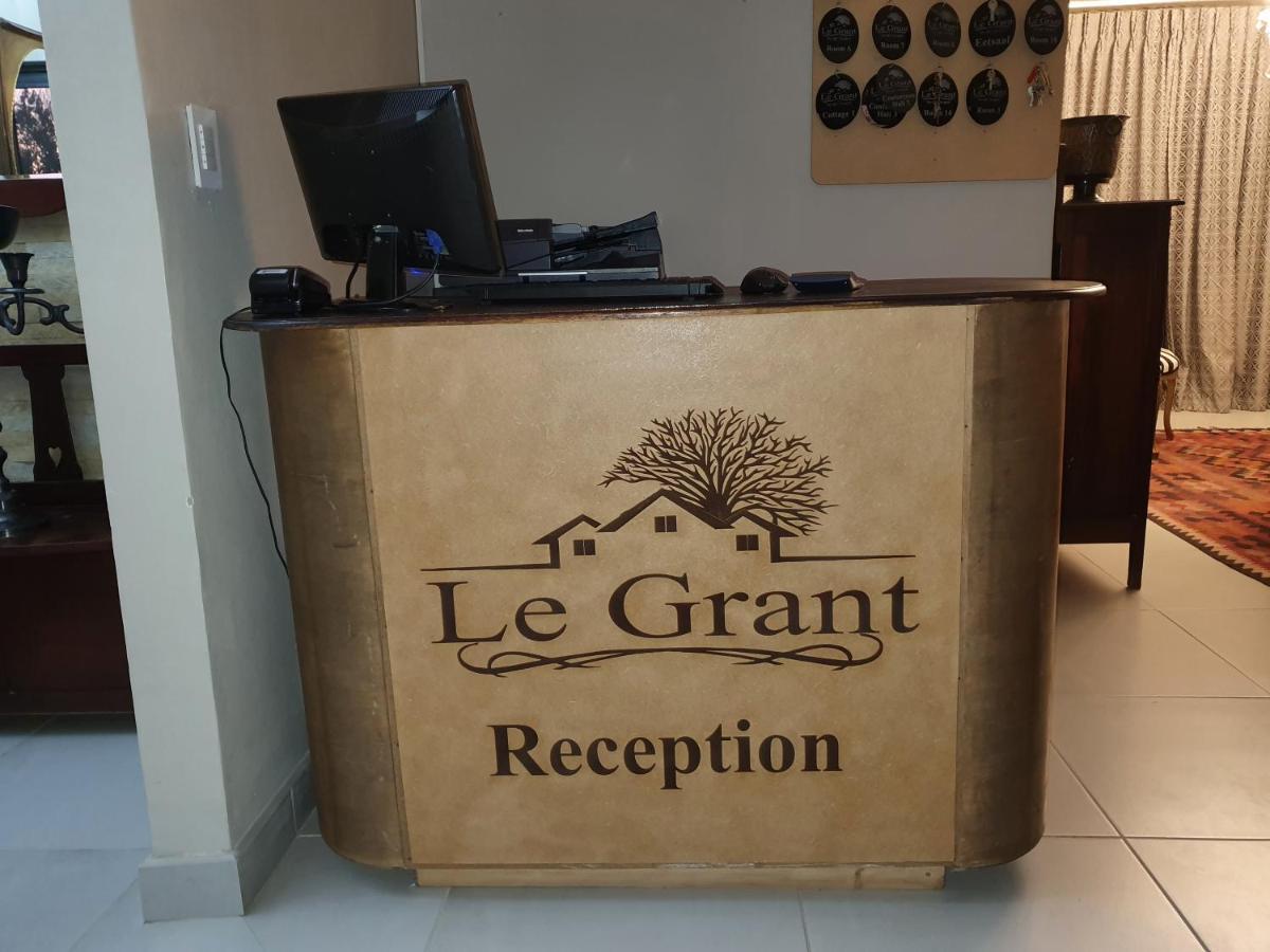 Le Grant Guesthhouse Aparthotel Kroonstad Exteriör bild