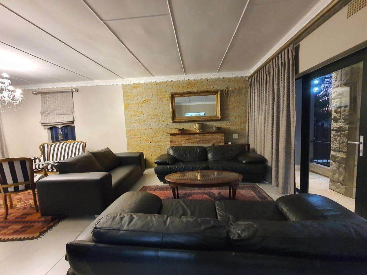Le Grant Guesthhouse Aparthotel Kroonstad Exteriör bild