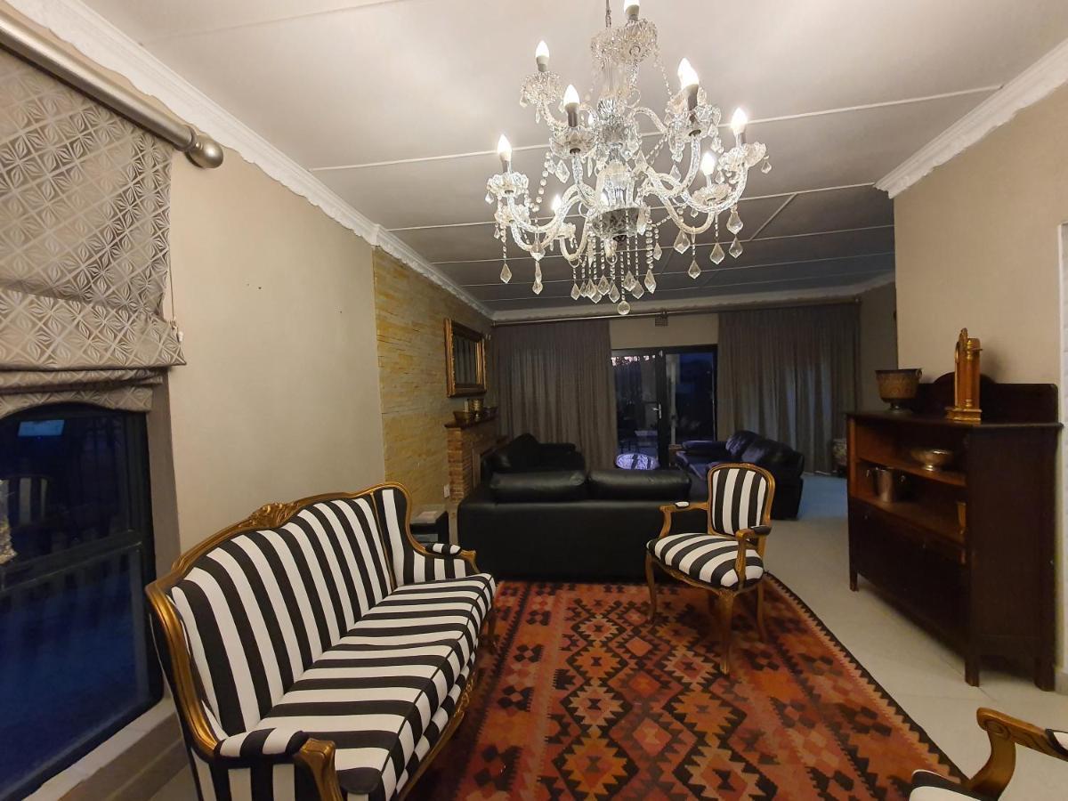 Le Grant Guesthhouse Aparthotel Kroonstad Exteriör bild