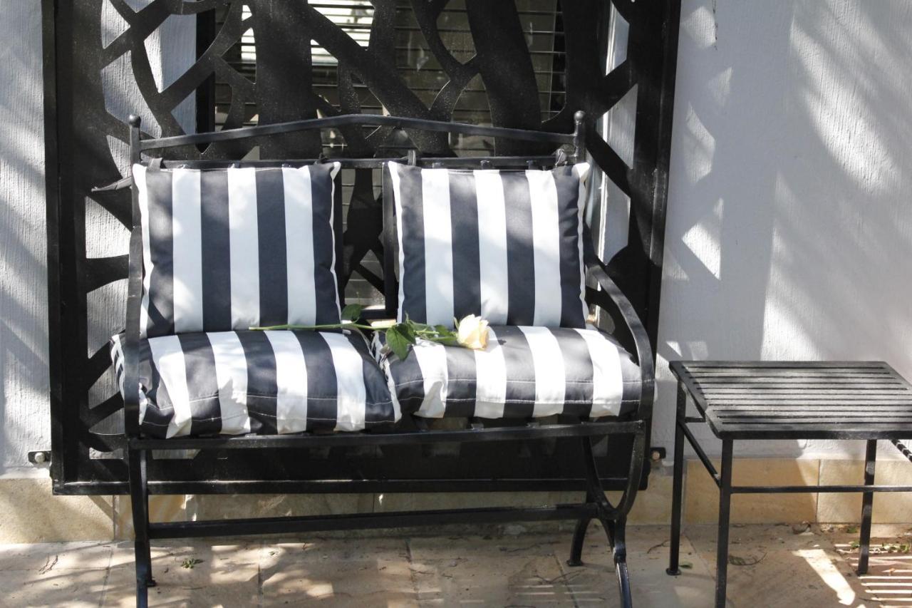 Le Grant Guesthhouse Aparthotel Kroonstad Exteriör bild