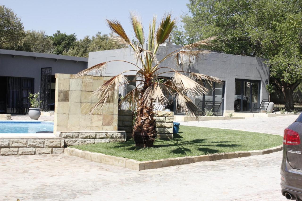 Le Grant Guesthhouse Aparthotel Kroonstad Exteriör bild