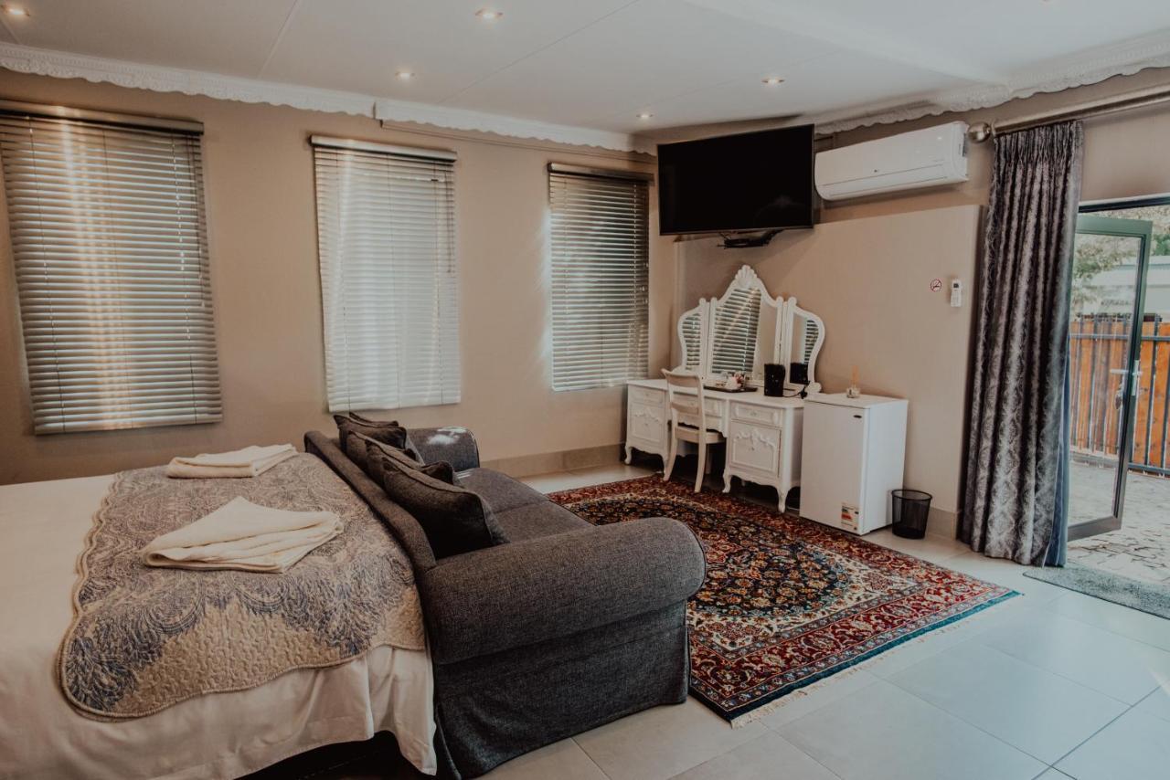 Le Grant Guesthhouse Aparthotel Kroonstad Exteriör bild
